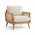 Sillón de madera y tela beige con rejilla de ratán