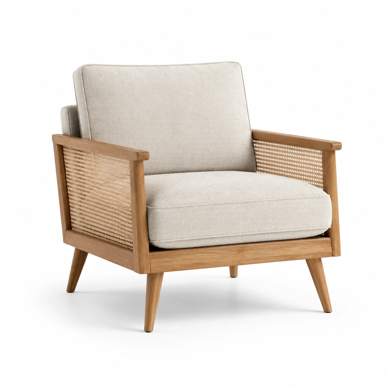 Sillón de madera y tela beige con rejilla de ratán