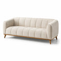 Sofá de tres plazas de tela bouclé beige y base de madera