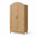 Armario de madera maciza de roble con puertas de rejilla de ratán marrón