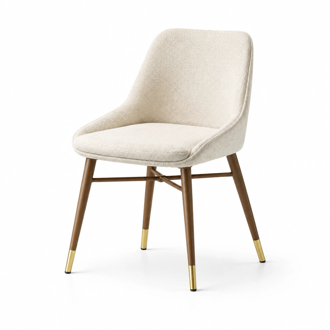 Silla de tela beige con patas de madera y detalles dorados
