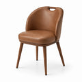 Silla de cuero sintético marrón con patas de madera