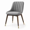 Silla de comedor de tela gris con patas de madera y detalles dorados